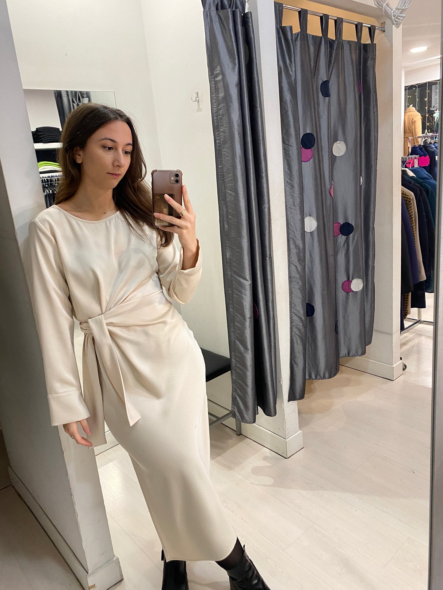 Abito satin midi con nodo