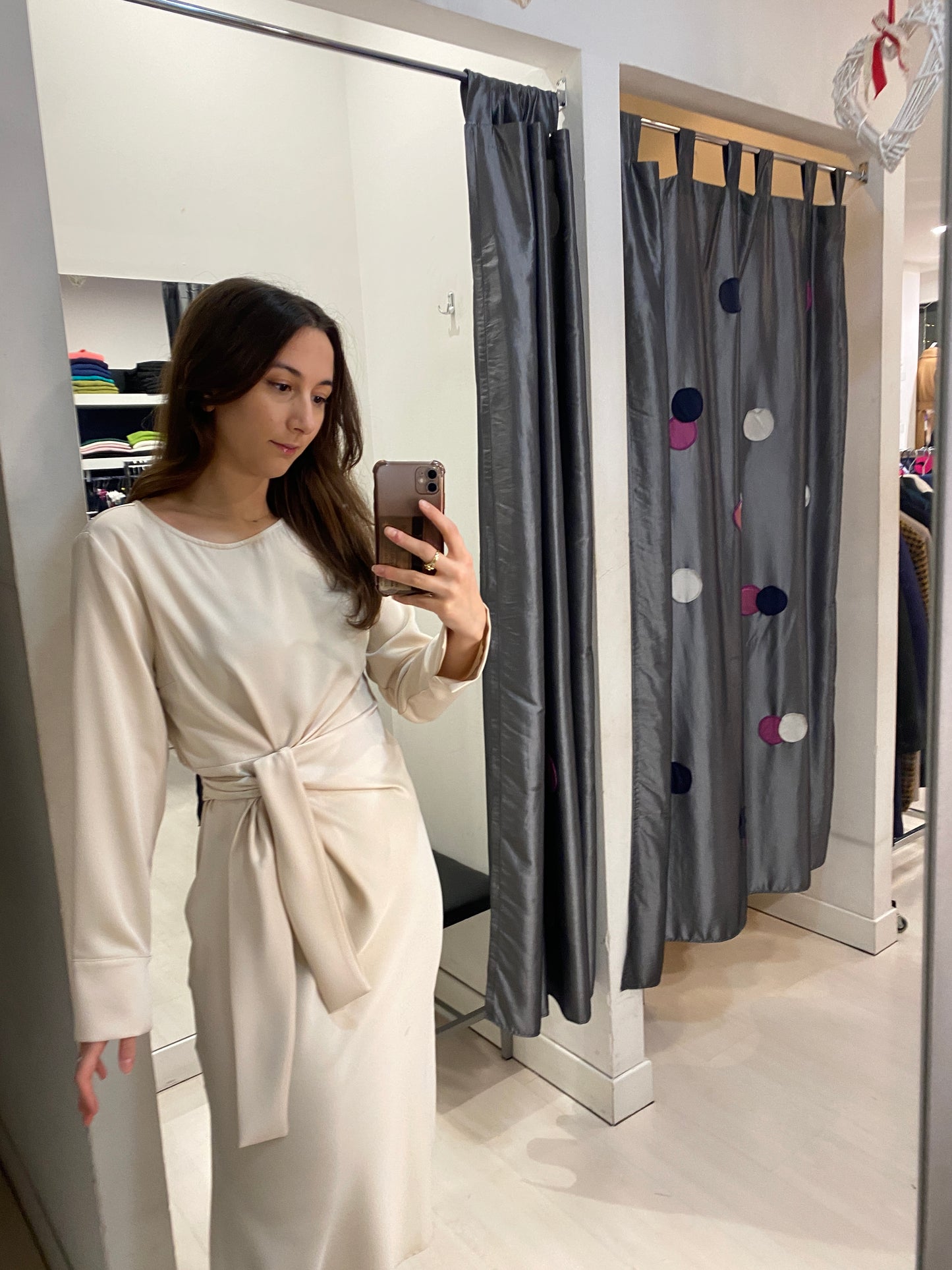 Abito satin midi con nodo
