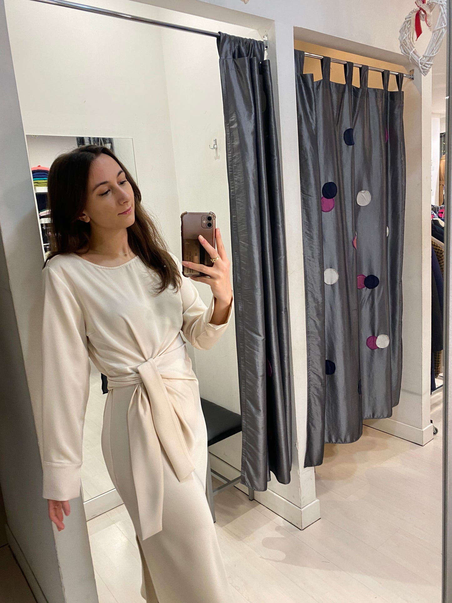 Abito satin midi con nodo
