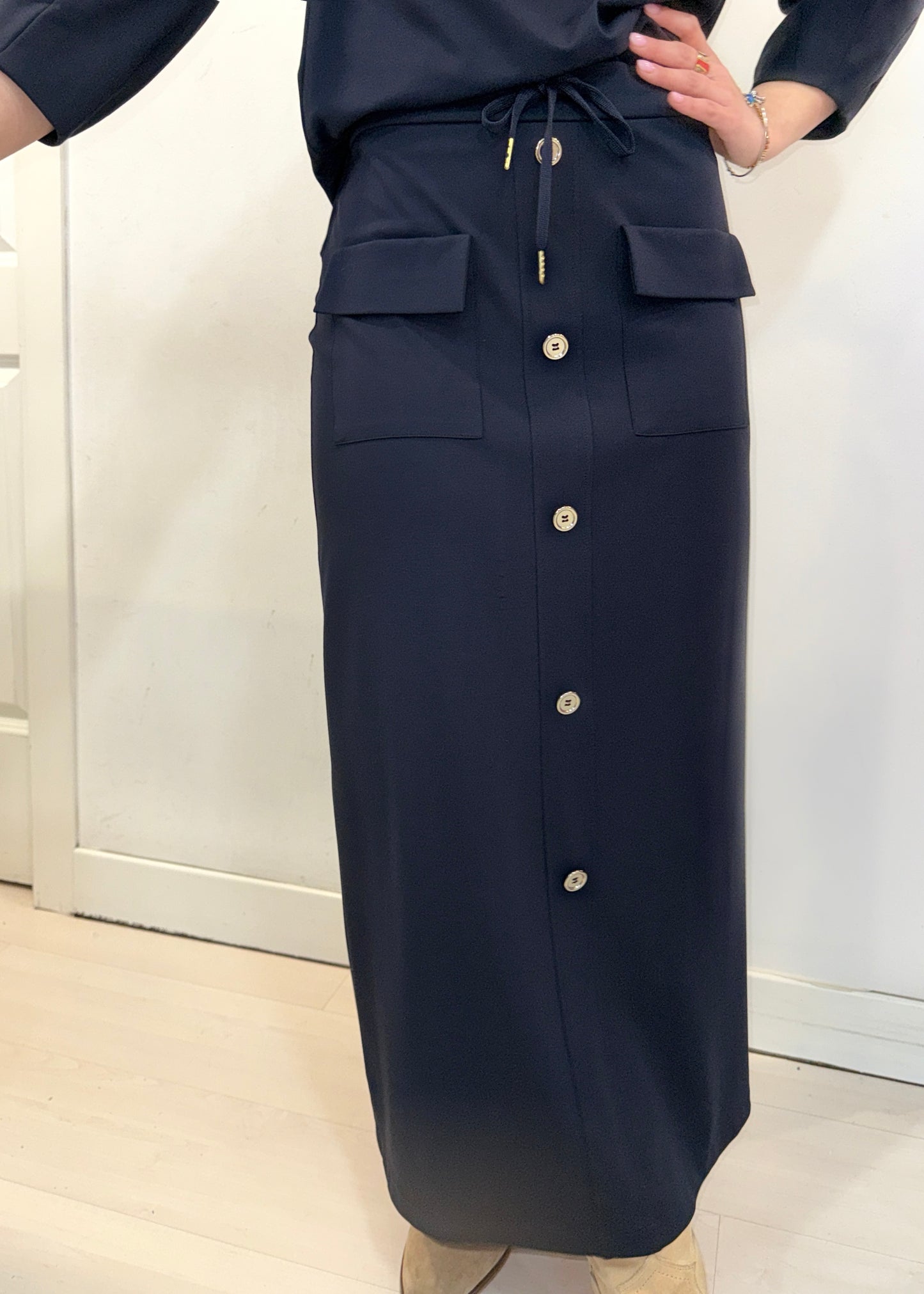 Gonna in maglia con bottoni dorati